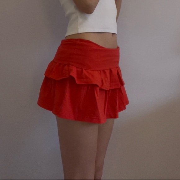 Red ruffle foldover waist cotton mini skirt with under shorts - Picture 7 of 7